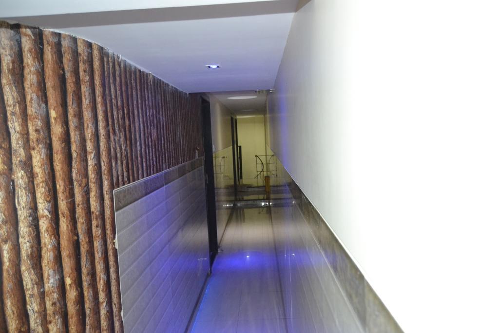Hotel Blue Orchids Executive Мумбаи Экстерьер фото