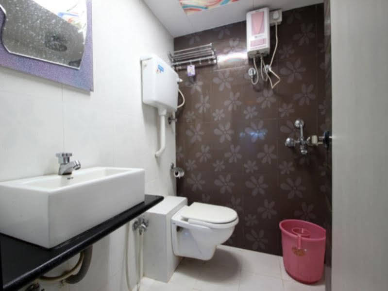 Hotel Blue Orchids Executive Мумбаи Экстерьер фото