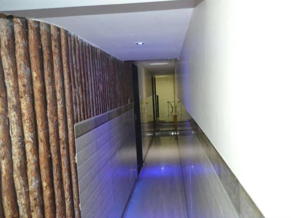 Hotel Blue Orchids Executive Мумбаи Экстерьер фото